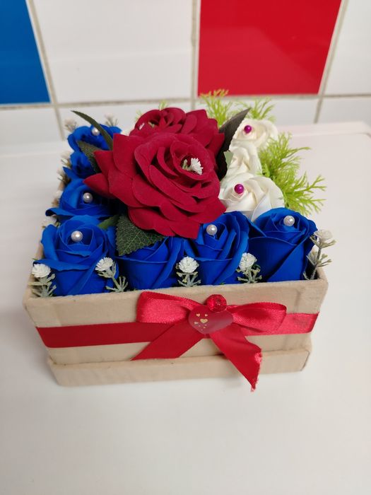 Aranjament floral artificial