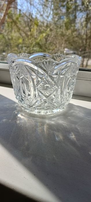 Хрустальные изделия в ассортименте.