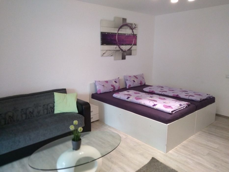 Închiriez apartamente și garsoniere în regim hotelier la muncitori