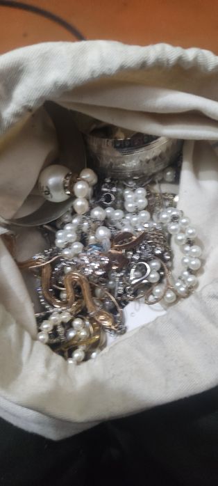 Продам бижутерию