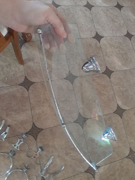 Комплектующие для ванной комнаты.