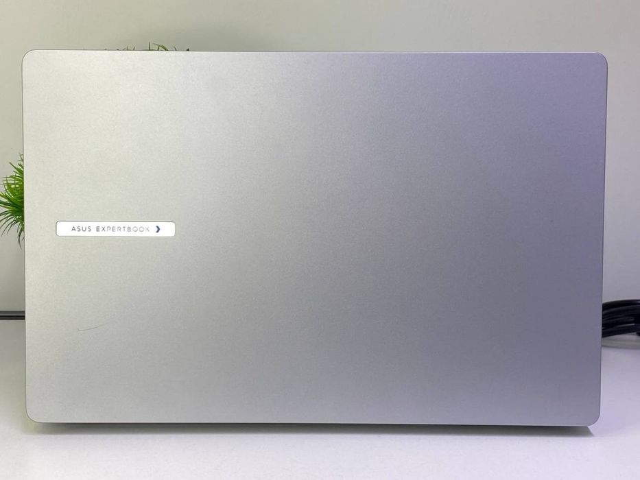 Asus Expertbook core 17-240H