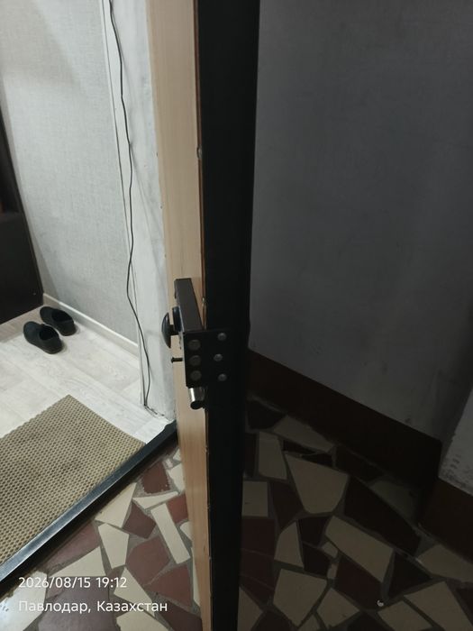 Продам металлическую дверь