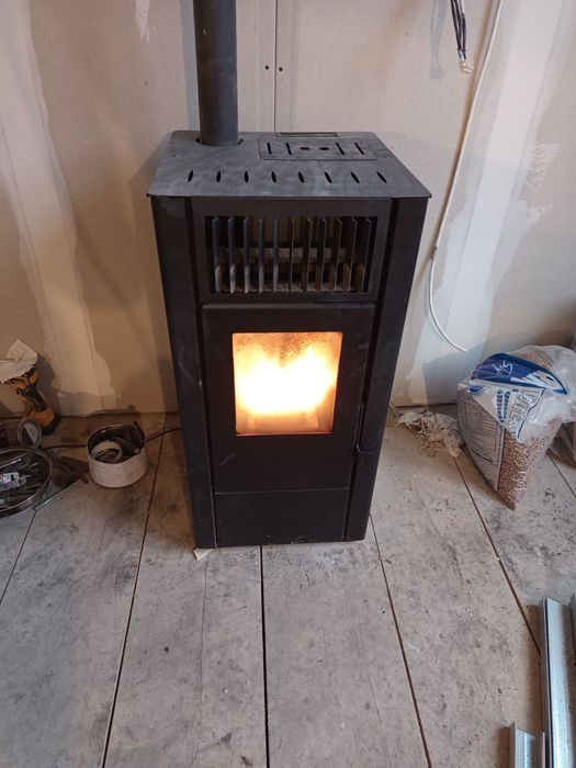 Пелетна камина Италия 2 броя. Сухи. Кюнец ф80