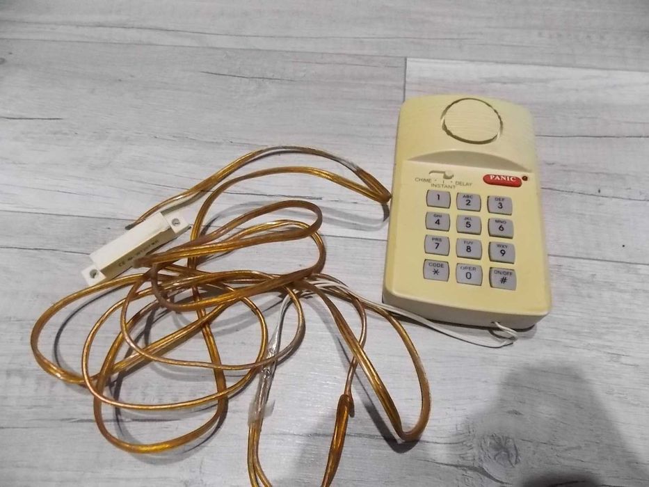 dispozitiv alarma securitate si suport USB/kit telefon  - 60/150 lei