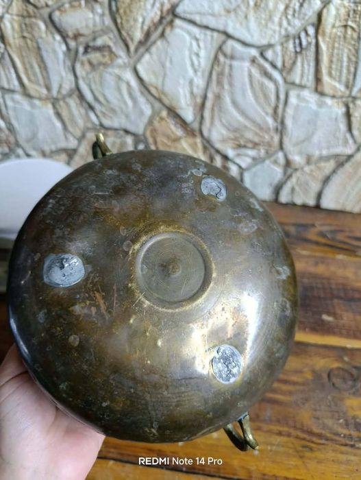 Стара кашпа и кутия