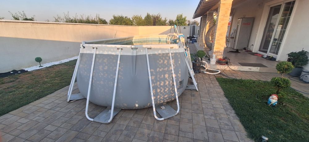 Piscina supraterana