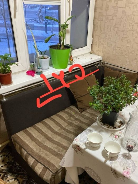 Кухнный уголок 115/140 подушки 5 штук