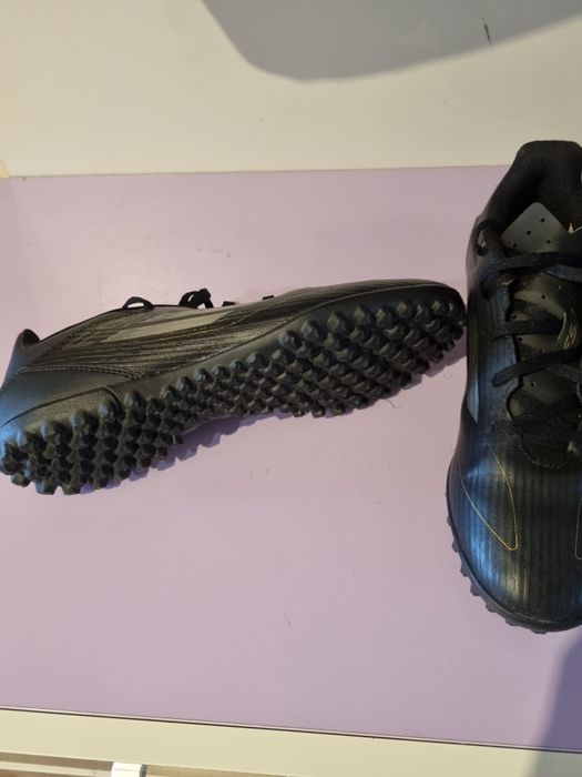 Детски обувки за футбол Adidas F50. Номер 42 1/2.Обувани са само веднъ