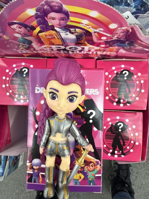 K-POP demon hunters.  Кей поп