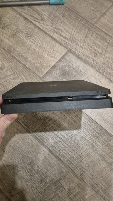 Продам игровую приставку Sony PS 4