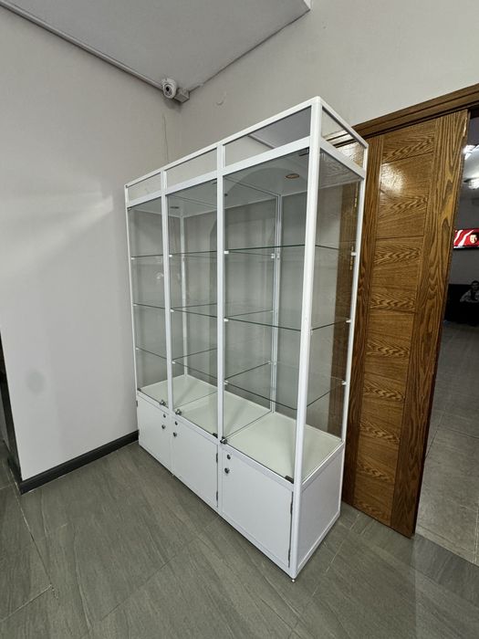 Срочно продам стеклянный стеллаж