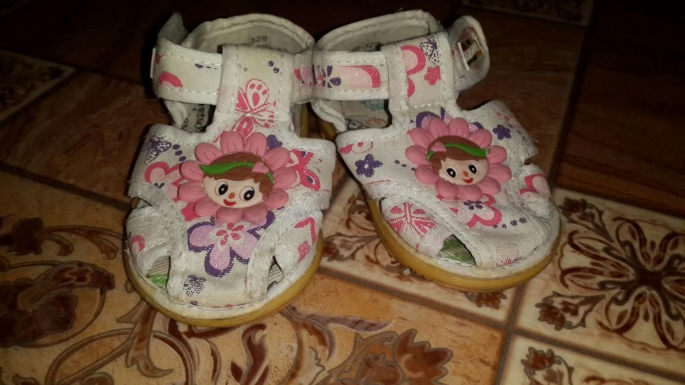 Детские сандалии