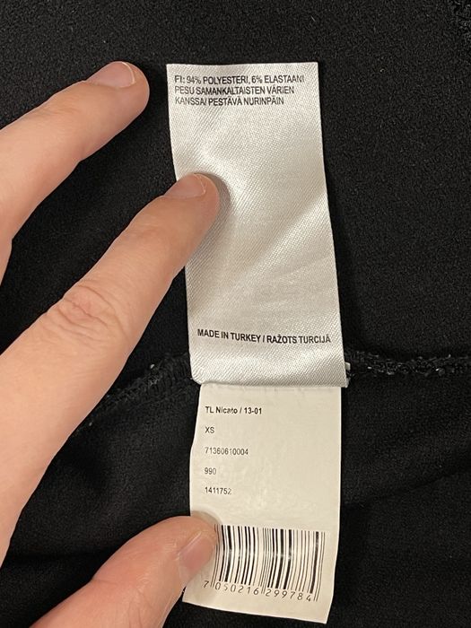 Женская черная кофточка с баской. Размер XS