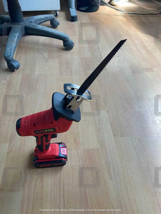 НЕМСКИ Акумулаторен Саблен Прав Трион WERSTIL Комплект + ЛЕД ФЕНЕР