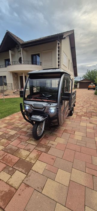 De vânzare  tuc-tuc