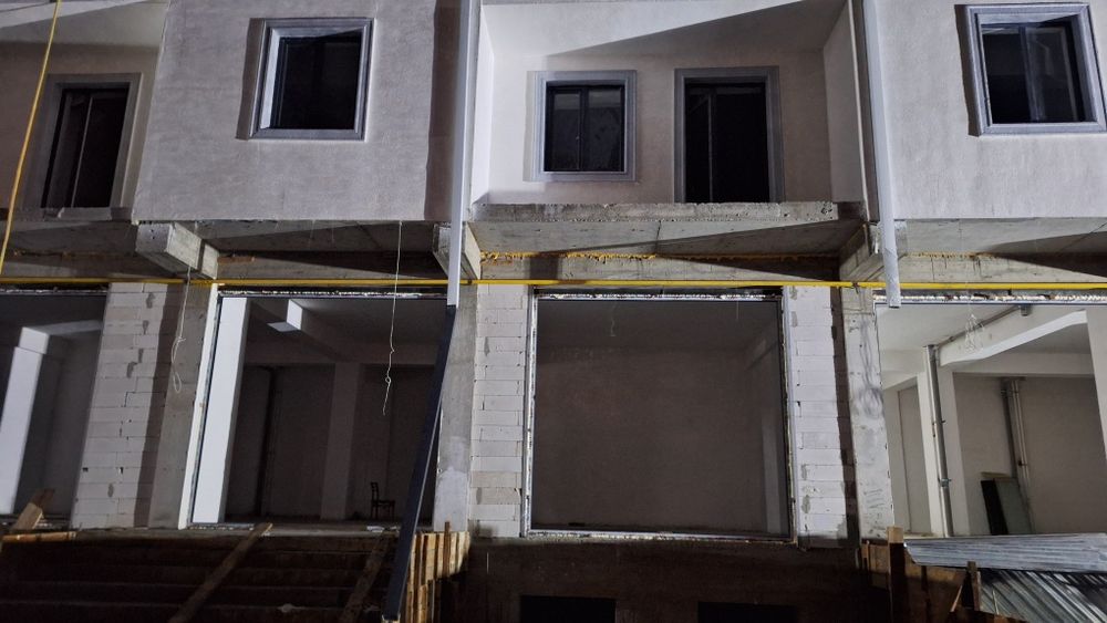 Магазин  маталкада  ижарага  берилади йулни буйи  обл газ .62  кв.