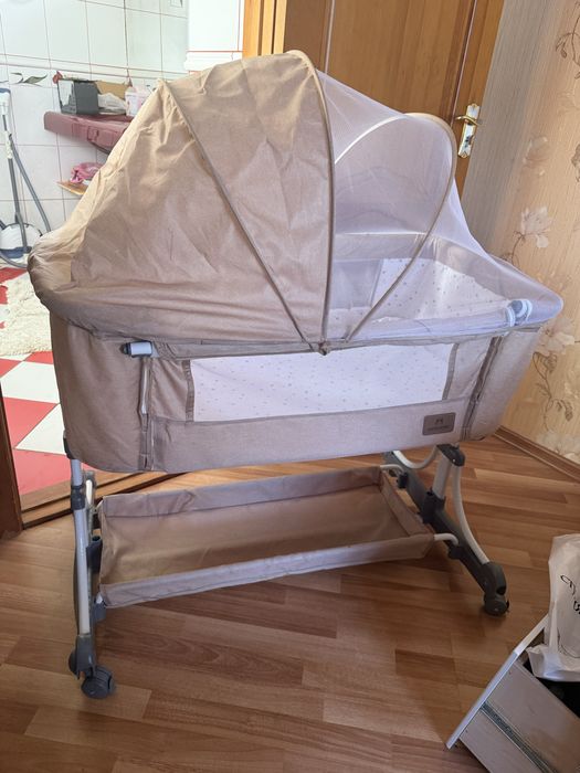 Продам приставную кроватку