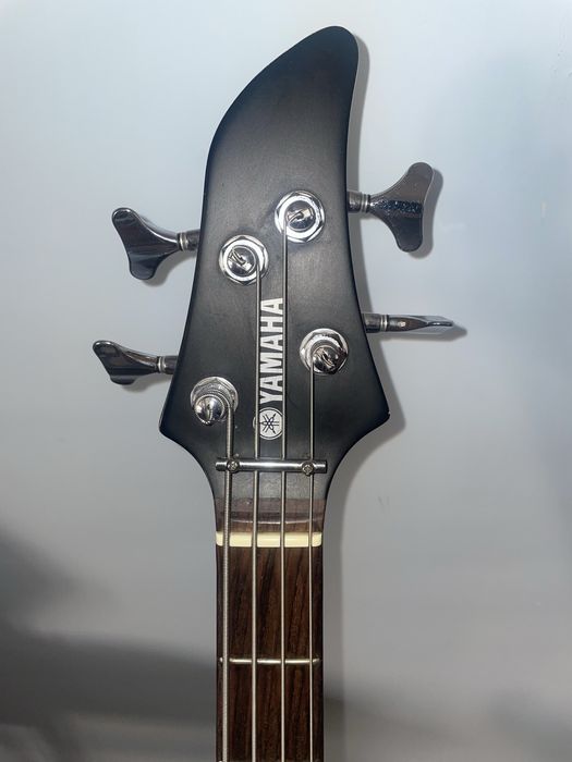 Yamaha bass gitara