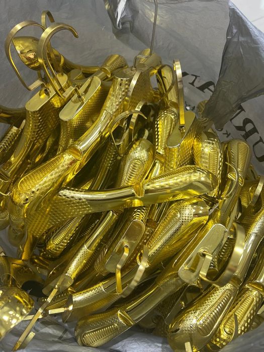 Продаю вешалки черные и золото