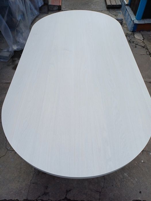 Продам стол овальный.