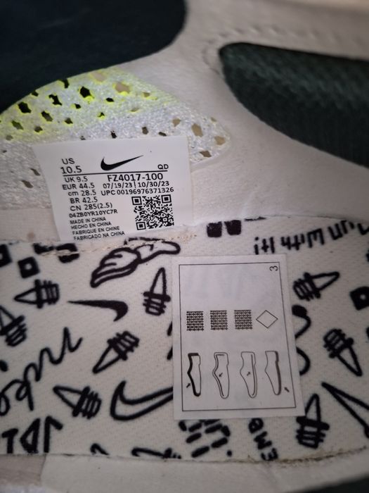 Adidași noi cu eticheta