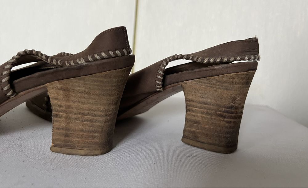 Продаются туфли, шлепки разные