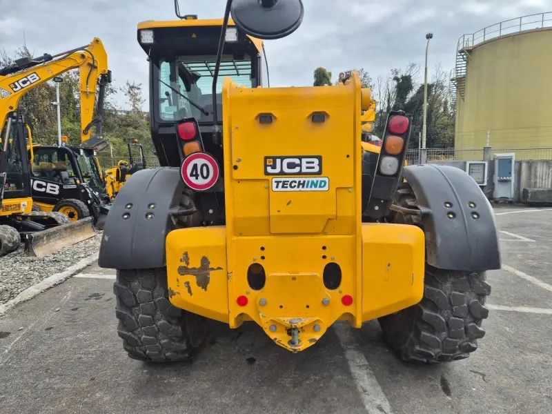 Телескопичен товарач JCB 560-80 Industry DTVT