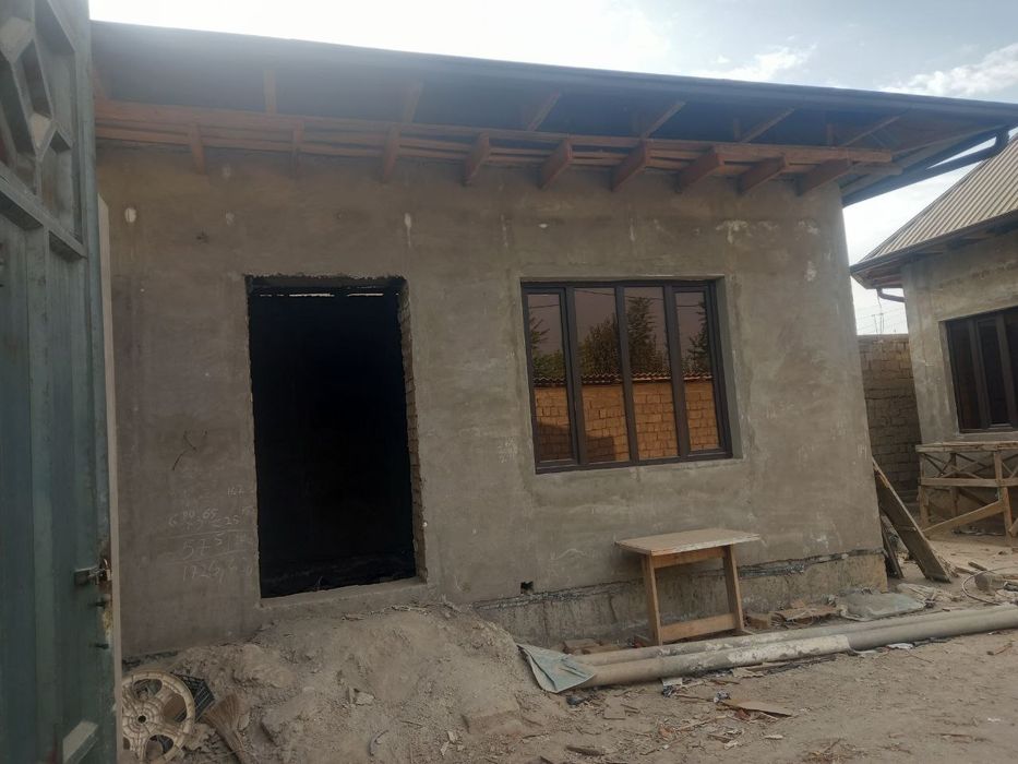 Uy sotiladi yer maydoni 4 sotix