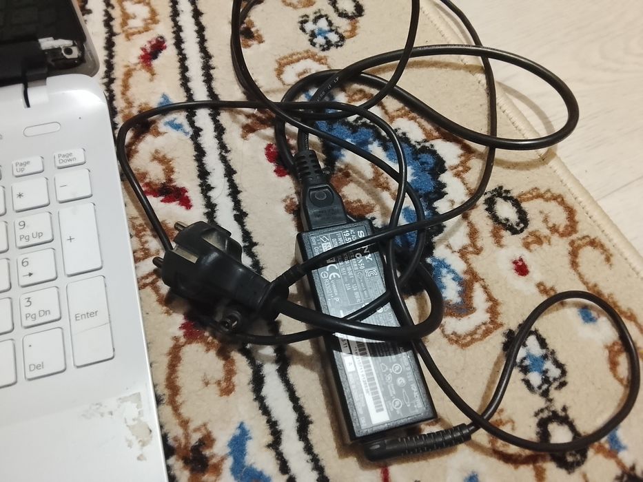 Ноутбук сатылады