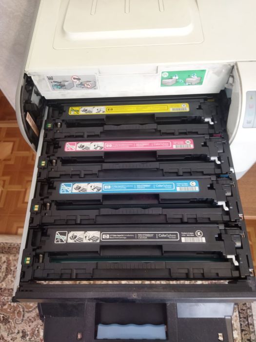 Продам цветной лазерный принтер
