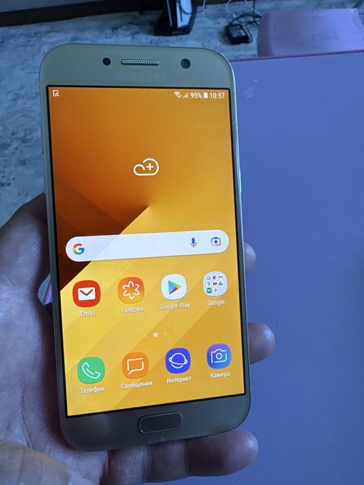 Продам телефон samsung A520