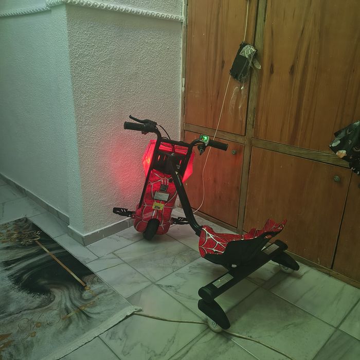 Tricicletă electricâ drift pentru copii viteza 15km/h roșu spiderman