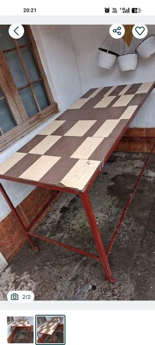 Vând masă din metal