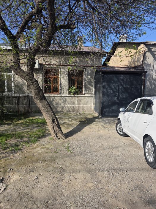 Продам дом на участке 3, 7 сот . Цена 270 000у.е