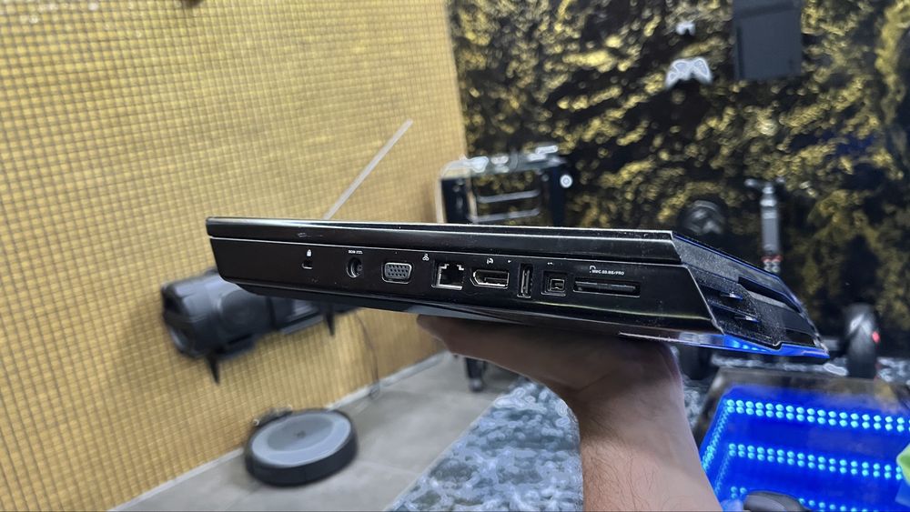 лаптоп alienware m15x