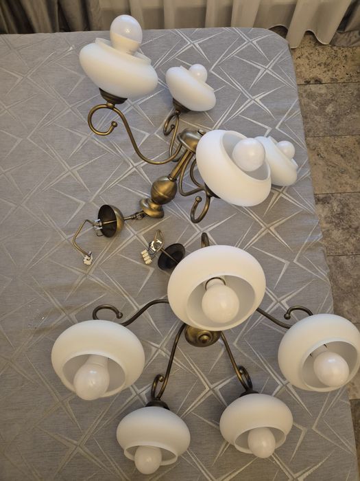 2 lustre cu 5 respectiv 3 spoturi !