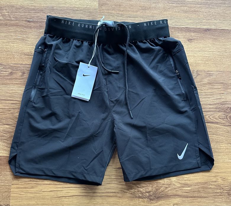 Мъжки,щушлекови,черни къси панталонки Nike