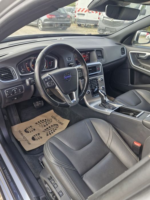 Volvo v60,Extra Full, an 2018,191cp