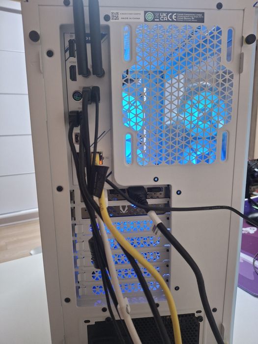 Pc gaming rtx 4060 în stare perfectă