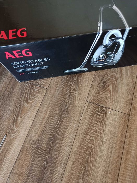 Продавам прахосмукачка АEG