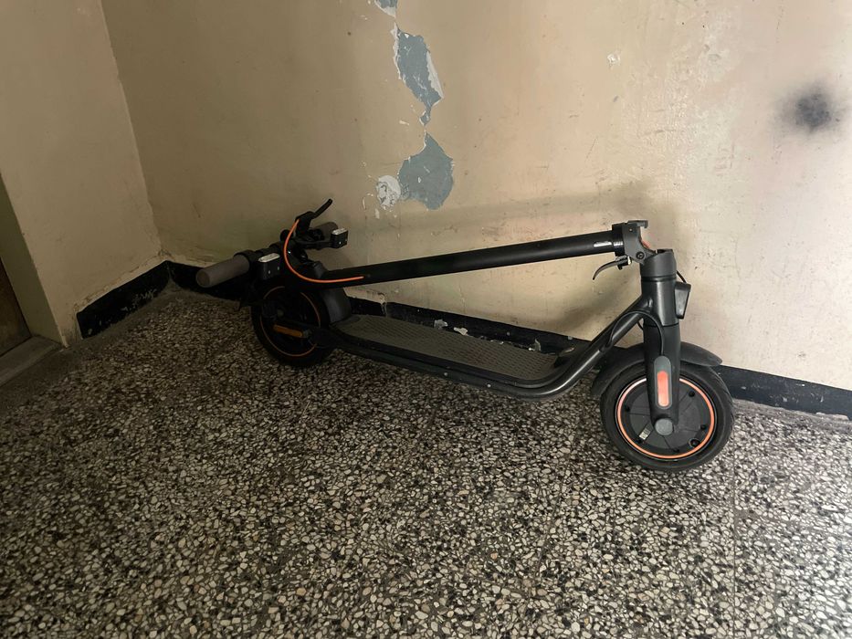 Електрическа тротинетка Ninebot by Segway F40I с мигачи, 10" гуми