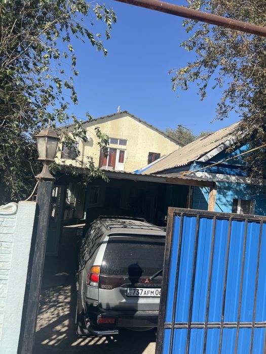 Продаю 2 дома в одном дворе