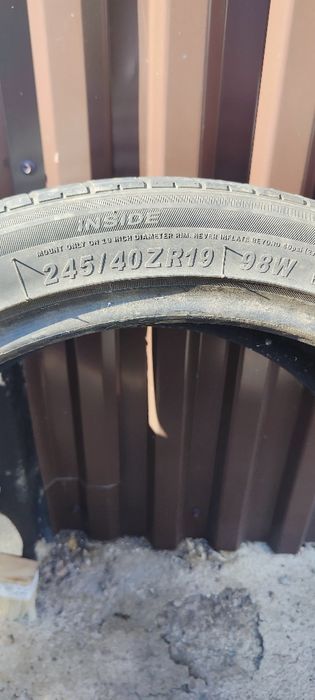 245/40R19 в хорошем состоянии