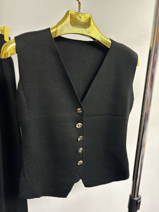 Compleu cu vestuta tricot