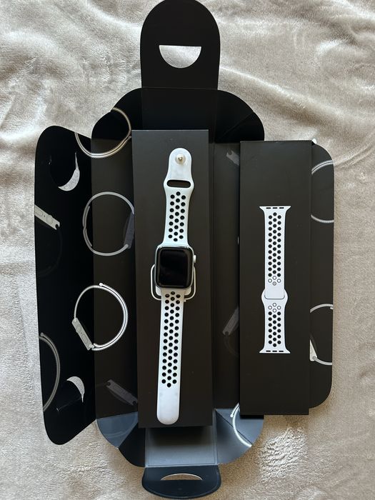 Apple Watch 4 44mm GPS+Cellular Nike