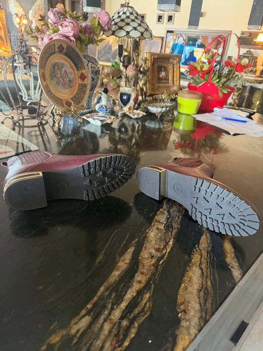 Продавам дамски боти от естествена кожа на Michael Kors като нови