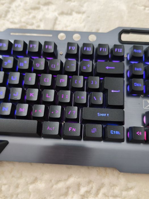 Tastatura mecanica si mause gaming