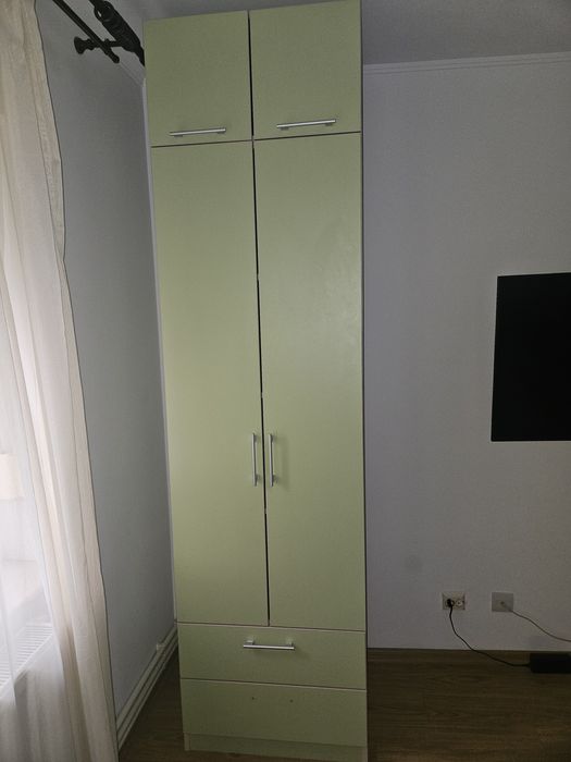 Dulapuri dressing/ camera copil