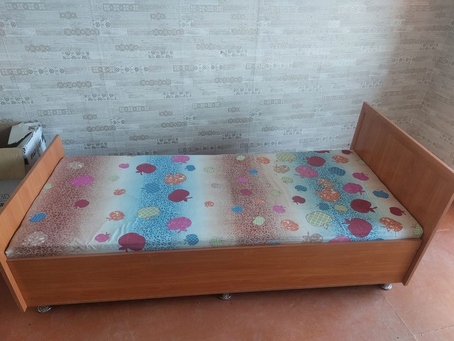 Кровать полуторка.  Матрас паралон.